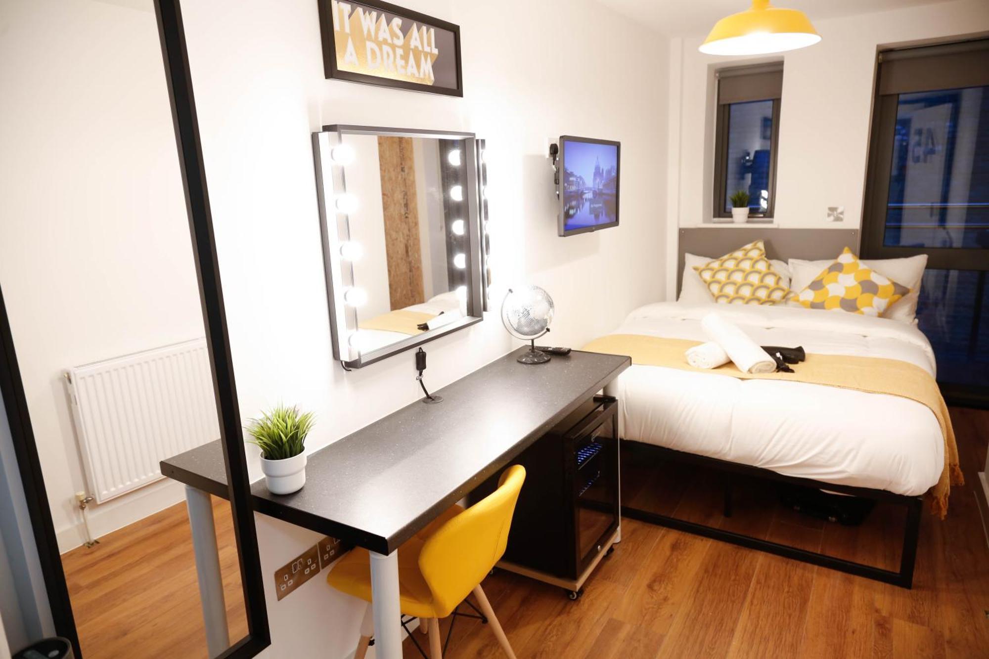 New Luxury Rooms In The Heart Of London Next To Shops, Cafes, Bars & Metro With Shared Bathrooms מראה חיצוני תמונה