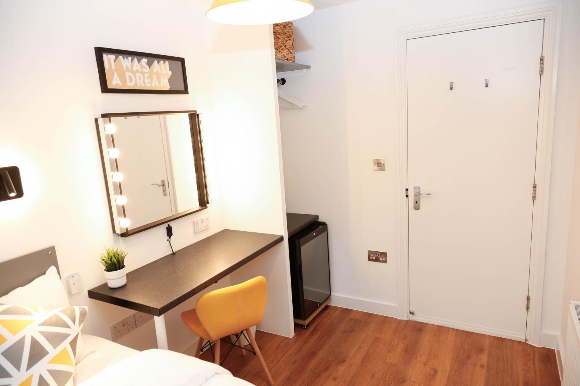 New Luxury Rooms In The Heart Of London Next To Shops, Cafes, Bars & Metro With Shared Bathrooms מראה חיצוני תמונה