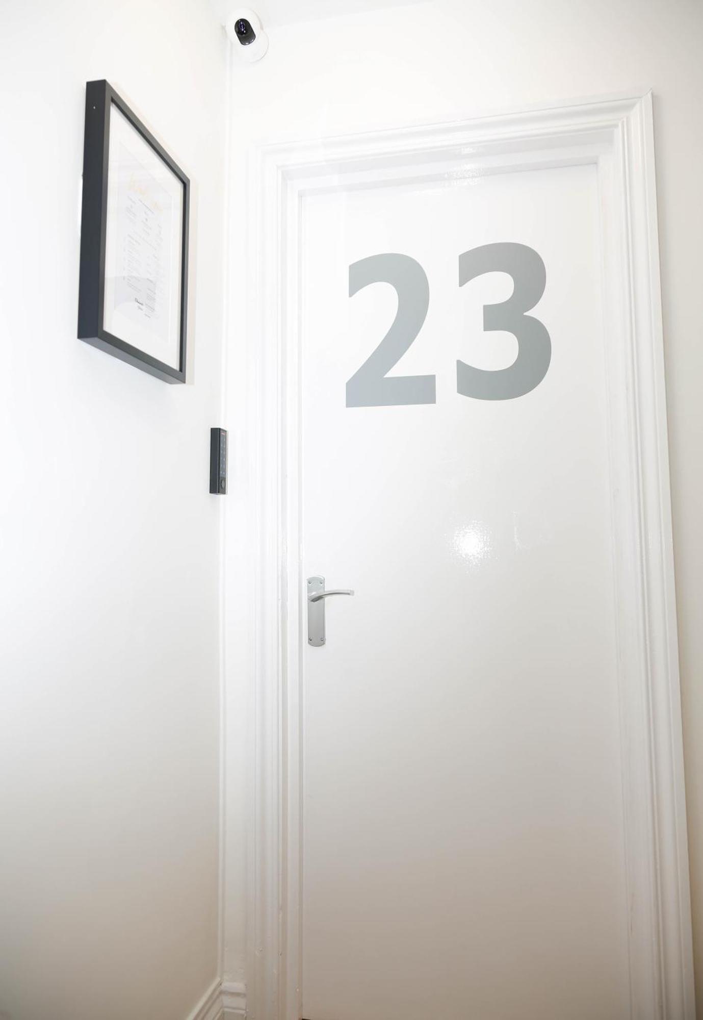 New Luxury Rooms In The Heart Of London Next To Shops, Cafes, Bars & Metro With Shared Bathrooms מראה חיצוני תמונה