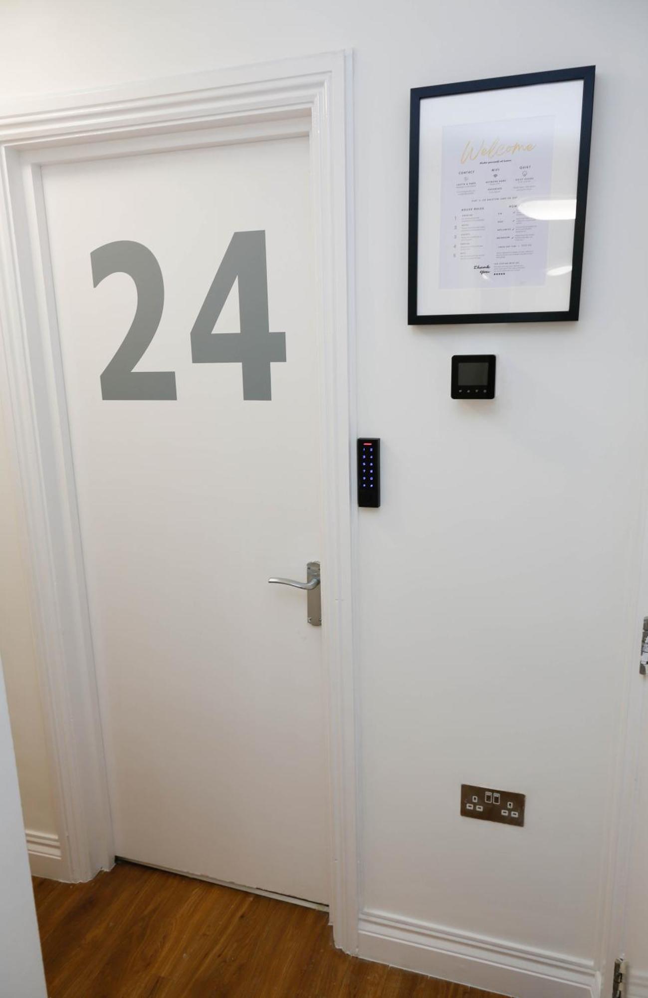 New Luxury Rooms In The Heart Of London Next To Shops, Cafes, Bars & Metro With Shared Bathrooms מראה חיצוני תמונה